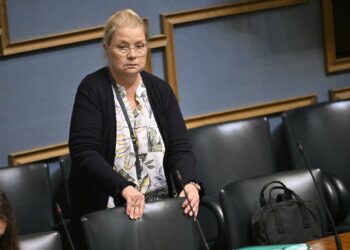 Oikeusministeri Leena Meren pasmat sekosivat, kun häneltä tiukattiin kyselytunnilla kantaa ammattiliittojen kanneoikeuteen.