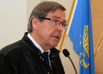 Eläkeläiset ry:n puheenjohtaja Kalevi Kivistö rauhoittelee keskustelua eläkepommista.