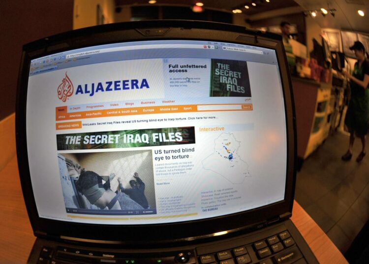 Useat tiedotusvälineet, muun muassa uutiskanava Al Jazeera, saivat WikiLeaksin materiaalin etukäteen ja raportoivat siitä lauantaina.
