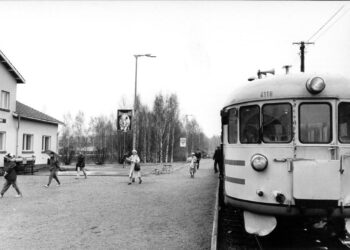 Viimeinen Jyväskylän ja Äänekosken välinen paikallisjunavuoro saapui Äänekosken Suolahden asemalle vuonna 1987.