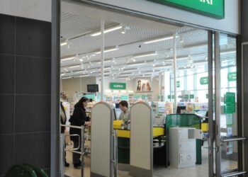 Lakko uhkaa Yliopiston Apteekkia, 22 muuta apteekkia sekä niiden sivuapteekkeja.