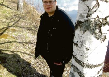– Ympäristö ratkaisee mitä ja miten juttuja omaksuu. Paikkakunta tai murrealue ei sinänsä merkitse mitään, sanoo Pohjois-Karjalan tarinaniskennän mestari Petri Piirainen.