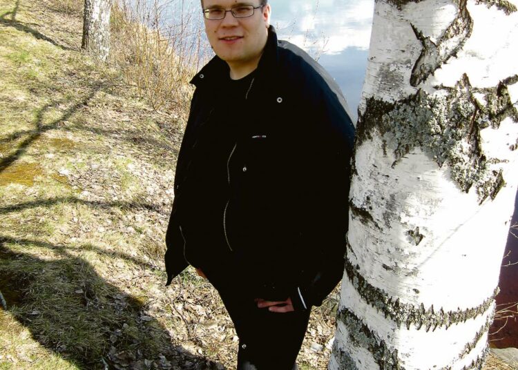 – Ympäristö ratkaisee mitä ja miten juttuja omaksuu. Paikkakunta tai murrealue ei sinänsä merkitse mitään, sanoo Pohjois-Karjalan tarinaniskennän mestari Petri Piirainen.