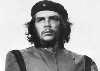 Che Guevara surmattiin 9. lokakuuta 1967 Vallegranden kylässä. Hänen ruumiinsa löytyi vasta vuonna 1997.