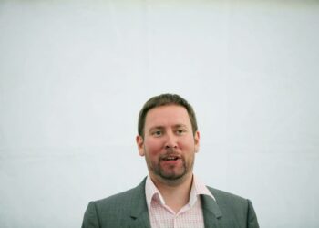 Paavo Arhinmäki puhui Euroopan neuvoston nuorisoministerikokouksessa.