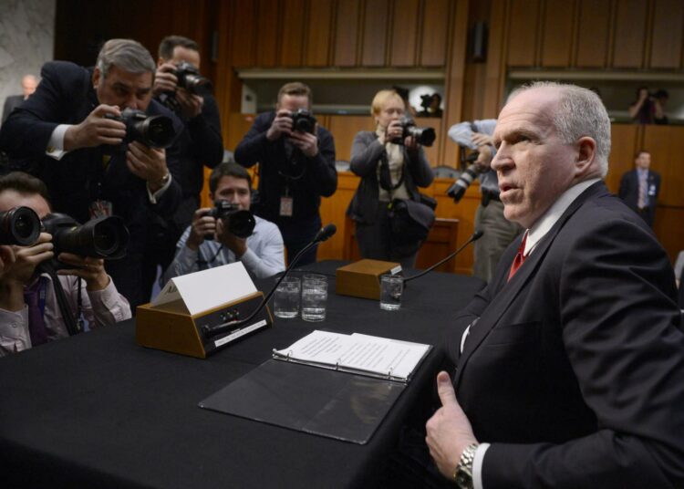 CIA:n pääjohtajaksi ehdolla oleva John Brennan saapumassa senaatin kuulemistilaisuuteen torstaina.