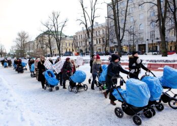 Satakunta marssijaa vaati Helsingissä toimia äitiyskuolemien vähentämiseksi.