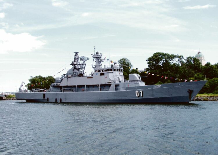 Miinalaiva Pohjanmaa otti kiinni 18 epäiltyä merirosvoa vuonna 2011 Somalian rannikolla.