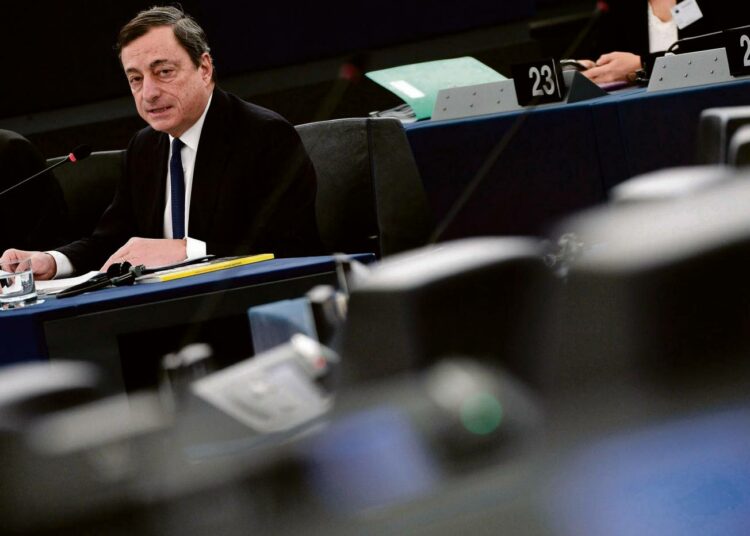 EKP on valmis tekemään kaiken, mitä tarvitaan euron säilyttämiseksi. Pyydän uskomaan, että se riittää, sanoi EKP:n pääjohtaja Mario Draghi. Perusta uudelle kuplalle on luotu, kirjoittaa Esko Seppänen.