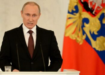 Presidentti Vladimir Putin puhumassa Venäjän parlamentille tiistaina.