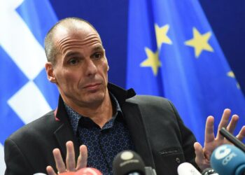 Kreikan valtiovarainministeri Gianis Varoufakis ei antanut periksi maanantaina euroalueen valtiovarainministerien kokouksessa.