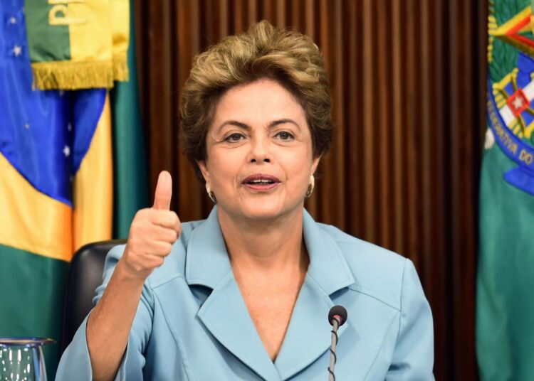 Presidentti Dilma Roussefin hallitus on joutunut ahtaalle korruptioskandaalien takia.