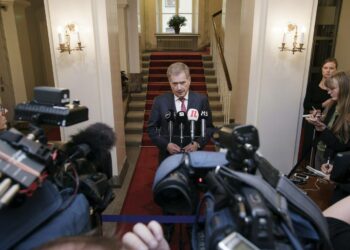 Presidentti Sauli Niinistö ei usko Ranskan pyytävän Suomelta sotilaallista apua.