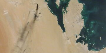Saudi-Arabian öljylaitoksissa syttyneet palot näkyivät selvästi satelliittikuvissa lauantaina.