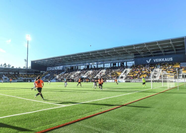 Seinäjoen uusi jalkapallostadion valmistui vuonna 2016. Kuva Eurooppa-liigan karsintapelistä SJK - KR Reykjavik kesällä 2017.