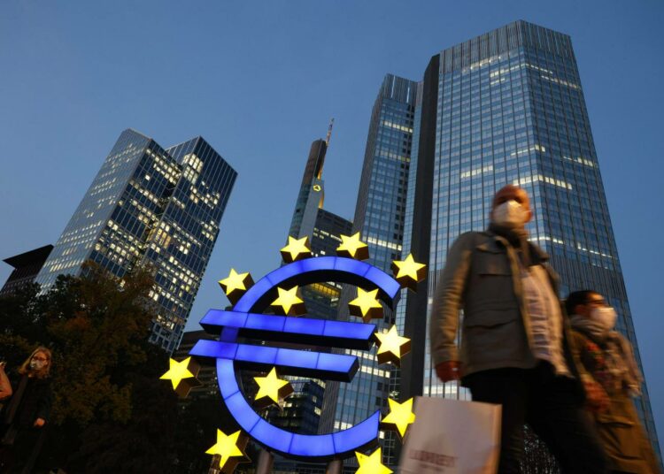 Euroopan keskuspankki on tehnyt valtavia tukiostoja, joilla markkinoita on rauhoitettu. YCC voisi mahdollistaa niistä luopumisen.