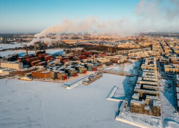 Helsingin väestö kasvoi viime vuonna reilulla 3 300:lla Tilastokeskuksen ennakkotietojen mukaan. Kasvu perustui syntyvyyteen ja maahanmuuttoon.