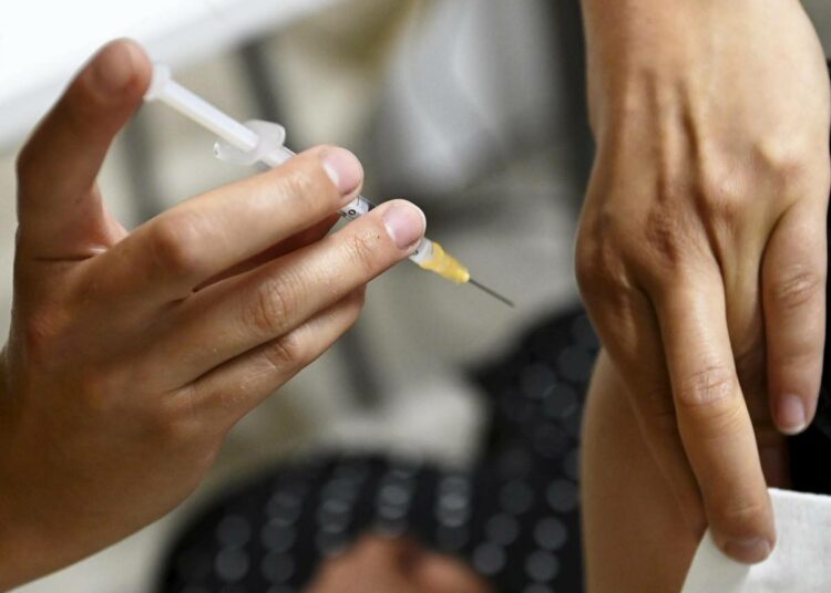 Koronatartunnat kääntyivät nousuun, ensimmäisen rokotteen saaneiden osuus lähestyy 60 prosenttia.