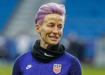 Megan Rapinoe puhuu kirjassaan myös naisjalkapalloilun alisteisesta asemasta miesten urheiluun verrattuna.