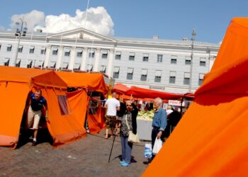 Helsingin kaupungille tuli kiire hankkia uusi palkanmaksujärjestelmä. Nyt palkanmaksu ontuu pahasti.