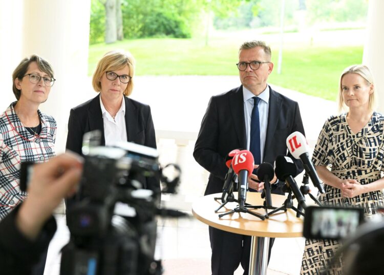 Maa- ja metsätalousministeri Sari Essayah (kd.), opetusministeri Anna-Maja Henriksson (r.) pääministeri Petteri Orpo (kok.) ja valtiovarainministeri Riikka Purra (ps.) sanoivat elokuun lopussa, ettei hallitus ole rasistinen.