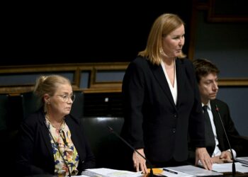Vasemmistoliiton Lapin piiri antaisi lähtöpassit sosiaali- ja terveysministeri Kaisa Juusolle.