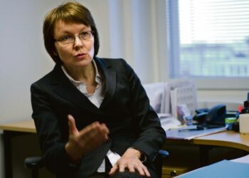 Aktivointi lisäsi yksilön vastuuta 1990-luvulta alkaen. Aktiivisen työvoimapolitiikan keinoja ei lisätty, vaan tavoitteena oli verojen laskeminen ja budjetin tasapaino. Vallitseva ideologia ei yksinkertaisesti tukenut vanhoja keynesiläisiä keinoja, sanoo Elsa Keskitalo.
