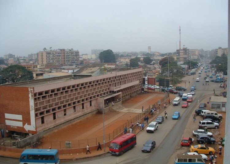 Valtava elintasokuilu hallitsee Angolan pääkaupunkia Luandaa.