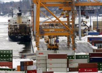 Työt käynnistyivät Vuosaaren satamassa Helsingissä perjantai-iltana.