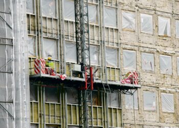 Ulkomaalaisen työvoiman määrä Helsingin rakennustyömailla on kasvanut räjähdysmäisesti.