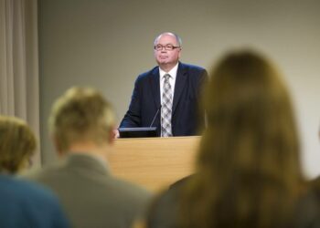 Eduskunnan puhemies Eero Heinäluoma puhui eduskunnan syysistuntokauden tiedotustilaisuudessa.