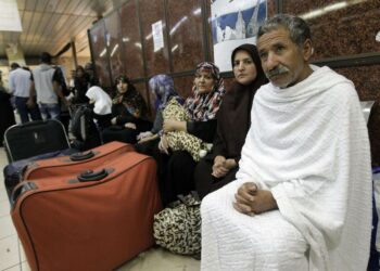 Libyalaisia pyhiinvaeltajia odotti Tripolin lentokentällä Saudi-Arabiaan lähtevää konetta marraskuun alussa.