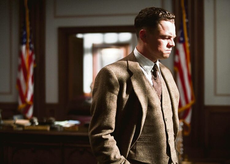 Leonardo DiCaprio paahtaa antaumuksella elämäkertafilmin J. Edgar nimiroolissa.