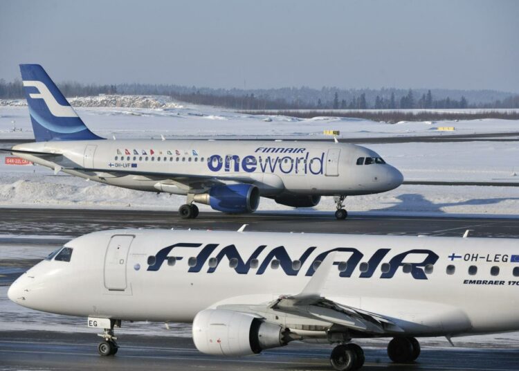 Finnair lentää sinivalkoisin siivin.