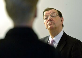 Paavo Väyrynen uskoo itseensä.
