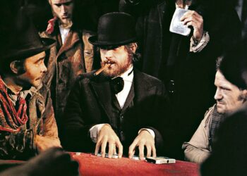 Robert Altmanin westernissä peluri (Warren Beatty, kesk.) ja ilotyttö (Julie Christie) perustavat yhteisen kapakan lumiseen kaivoskaupunkiin.