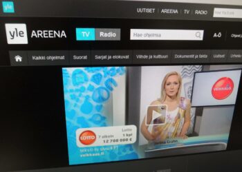 Janina Grahn juontaa viimeisintä lottoarvontalähetystä (11.5.2013). Kuvattu Yle Areenan nettisivuilta tiistaina.