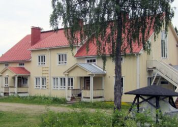 Mustarinda-seuran taiteilijatalolla Hyrynsalmen Paljakkavaaralla valmistetaan Solidaarisuushilloa 26.-27. heinäkuuta.