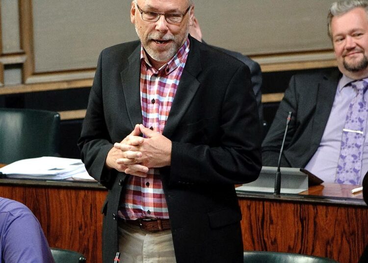 Kansanedustaja Erkki Virtanen.