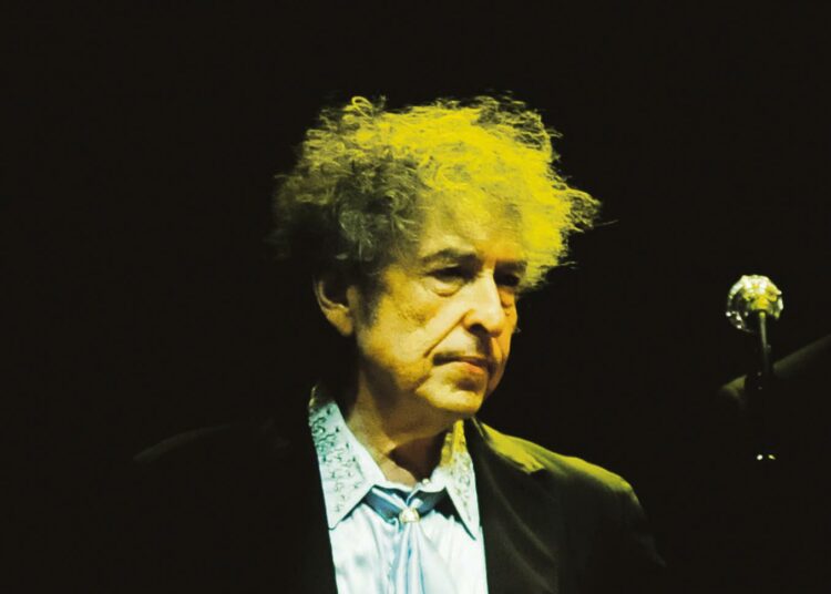 Joillekin Dylan on suuri runoilija, toisille taas rockin huomattavin visionääri. Kuva vuodelta 2013.
