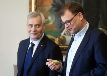 Uusi hallitus käynnistää Antti Rinteen (vas.) johdolla sosiaaliturvauudistuksen jossa hyödynnetään Juha Sipilän hallituksen aikana TOIMI-hankkeessa tehtyä työtä.