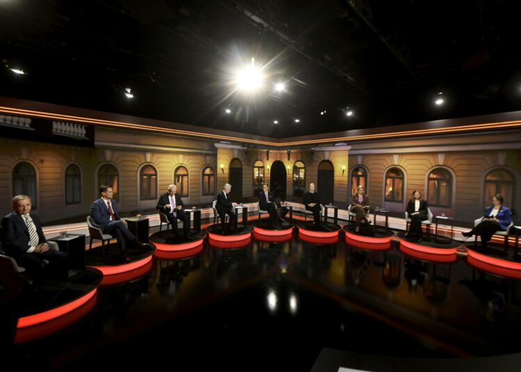 Presidenttiehdokkaat kuvattiin joulukuussa studiossa ennen MTV:n presidentinvaalitenttiä.
