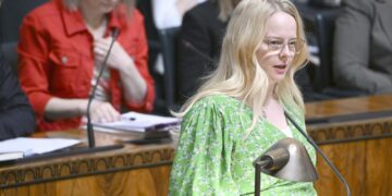 Kansanedustaja Laura Meriluoto eduskunnan täysistunnossa 7. toukokuuta.