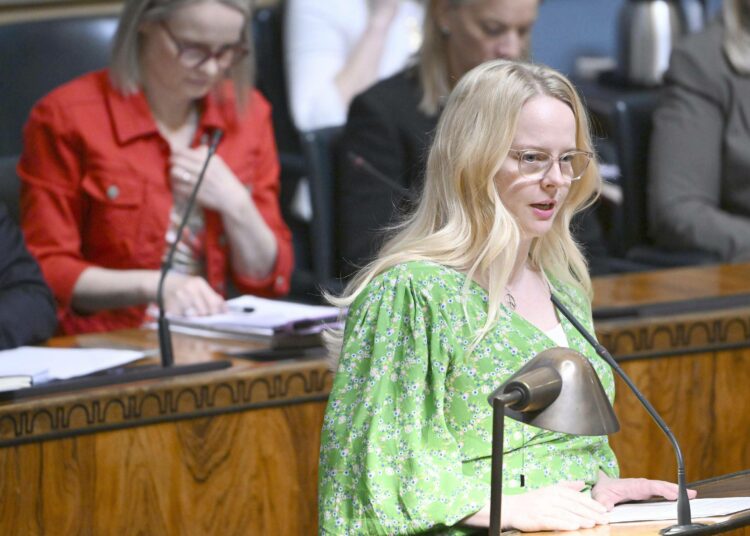 Kansanedustaja Laura Meriluoto eduskunnan täysistunnossa 7. toukokuuta.