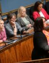 Vasemmistoliiton Pia Lohikoski hämmästelee pääministerin kommentteja.