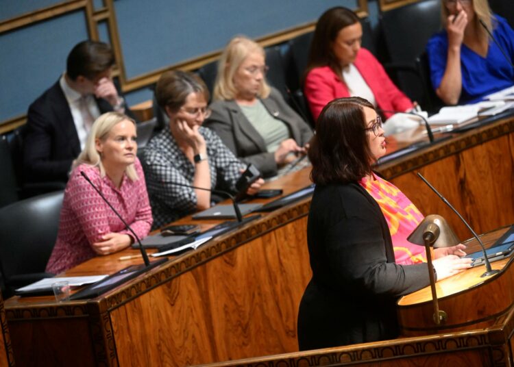 Vasemmistoliiton Pia Lohikoski hämmästelee pääministerin kommentteja.