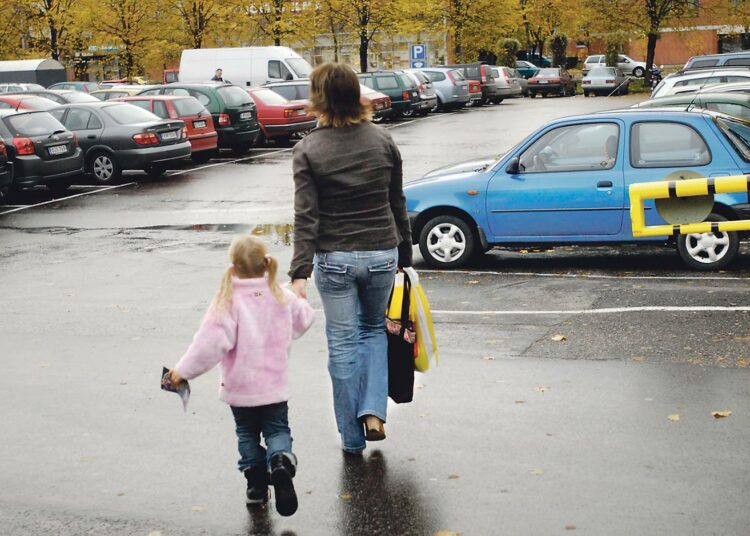 Bergmanin mukaan hyvinvointimalli on ollut jo jonkin aikaa rapautumassa. Nyt seistään tienhaarassa.