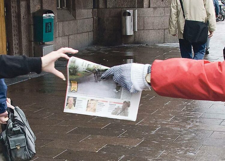 Ilmaisjakelulehtien jakajille on nyt säädetty yleissitovat työsuhteen ehdot ja minimipalkka.