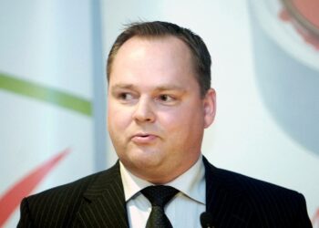 Risto Kalliorinne tähtää nyt tosissaan eduskuntaan. Jo viime vaaleissa hän pesi äänimäärässä neljä Oulun vaalipiirin istuvaa kansanedustajaa.