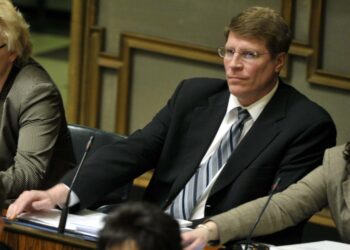 Markku Uusipaavalniemi on ollut kriittinen hallituksen talouslinjaa kohtaan.